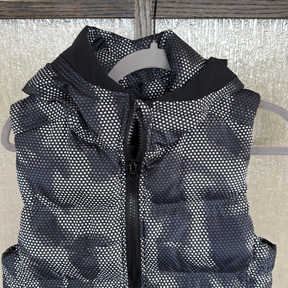 Women’s hooded puffer vest in size S-M - Picture 2 of 7
